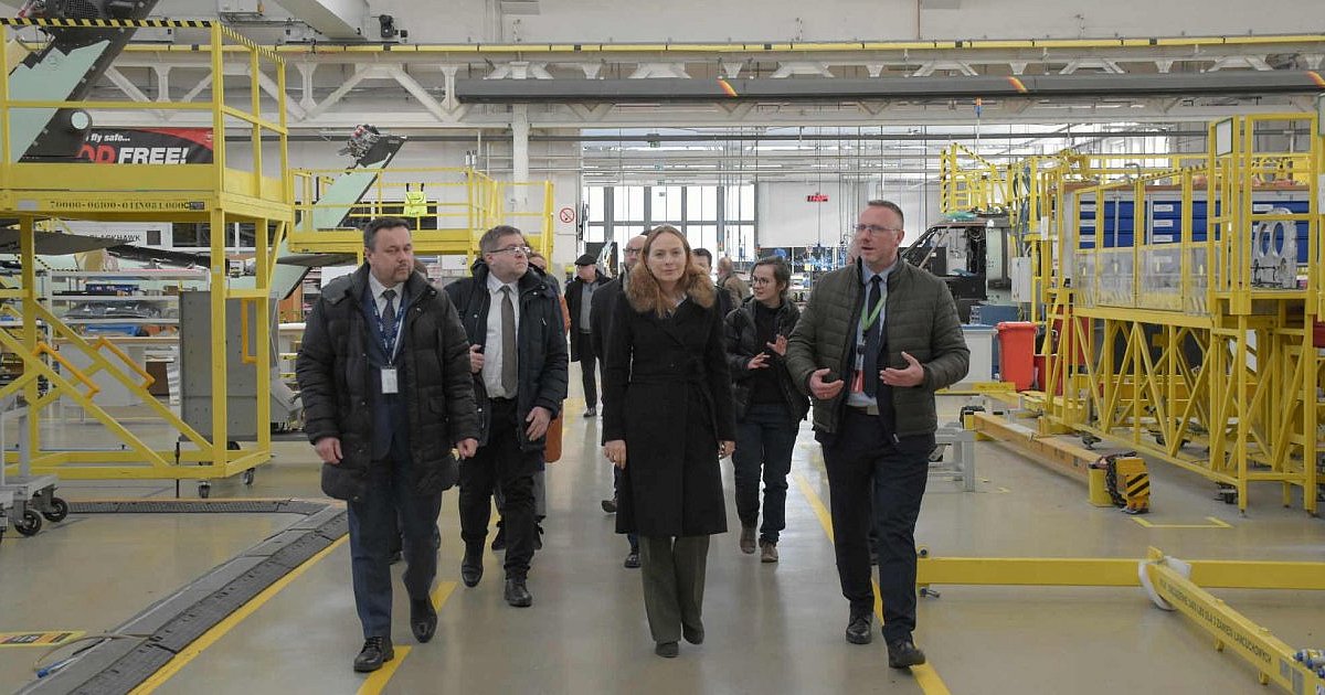 PZL Mielec po wizycie minister: kluczowe znaczenie… - HEJ.MIELEC.PL