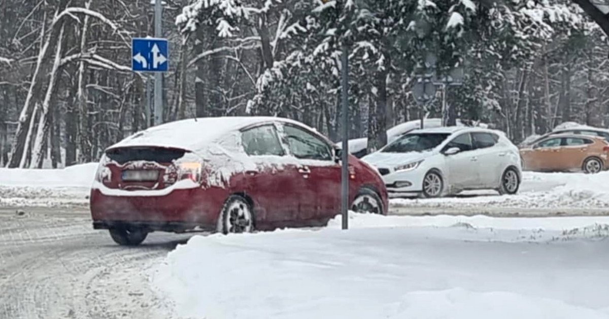 Trudne warunki na drogach. Korki przy podjazdach - HEJ.MIELEC.PL