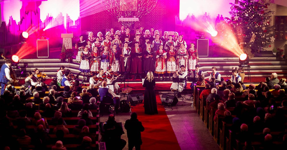 Kolędowanie z Rzeszowiakami. Niezapomniany klimat [FOTO] - HEJ.MIELEC.PL