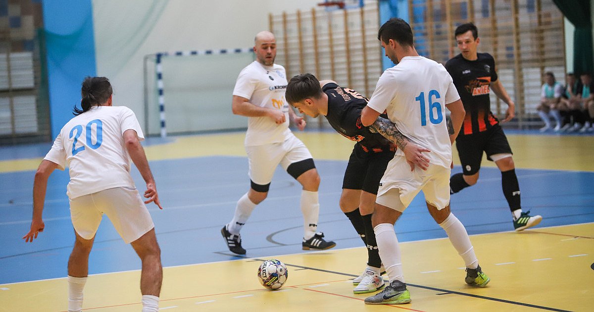 Sensacja w 3 Lidze PLF! KF Stal Mielec zatrzymała lidera rozgrywek [FOTO] - HEJ.MIELEC.PL