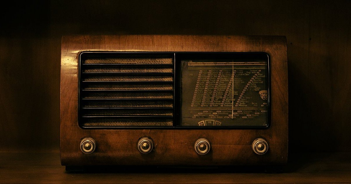 Nowa - radiowa, wystawa w Pałacyku Oborskich - HEJ.MIELEC.PL