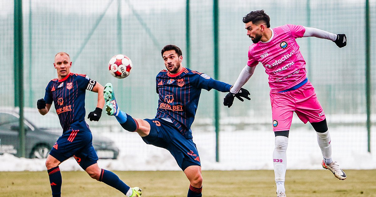 Porażka FKS w sparingu. Mamrot: dobre 60 minut, potem wszystko się posypało [FOTO] - HEJ.MIELEC.PL