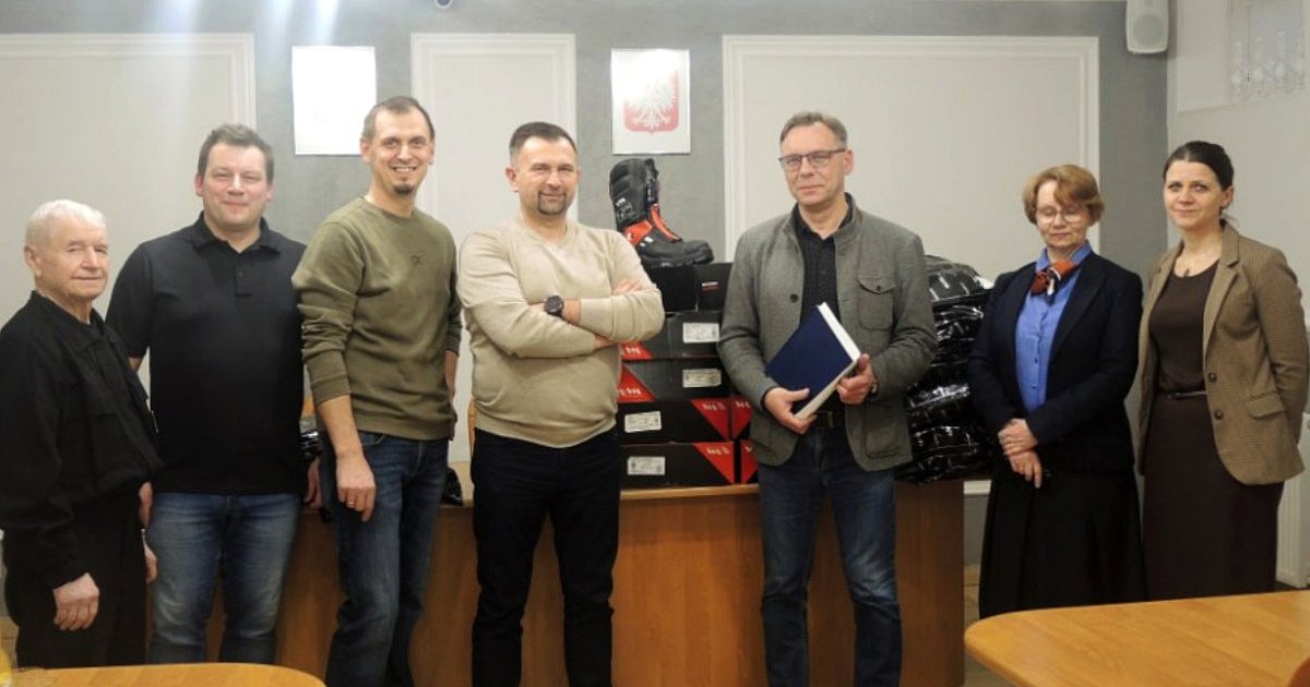 Strażacy ochotnicy otrzymali umundurowanie specjalne - HEJ.MIELEC.PL