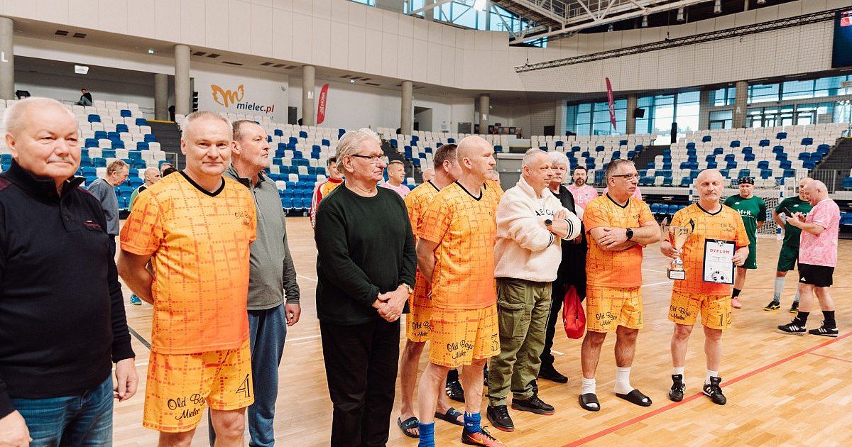 Oldboje rywalizowali w Hali MOSiR. Puchar Prezydenta Mielca dla KS Kolorado [FOTO] - HEJ.MIELEC.PL