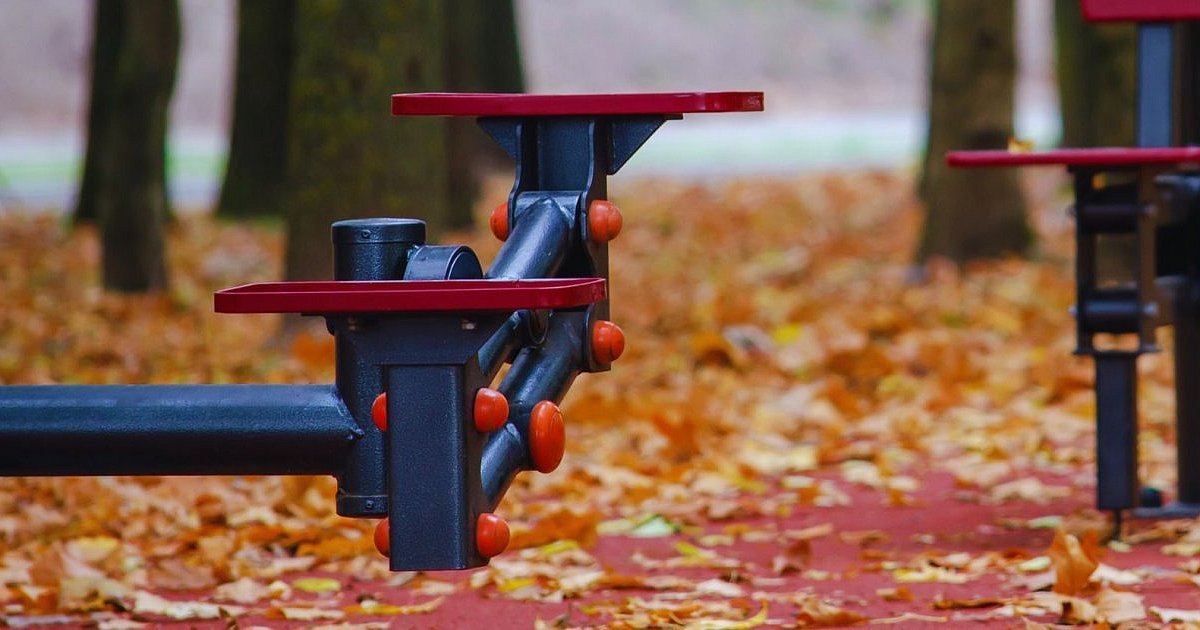 Utrzymanie placów zabaw i siłowni. Jedna oferta usług - HEJ.MIELEC.PL