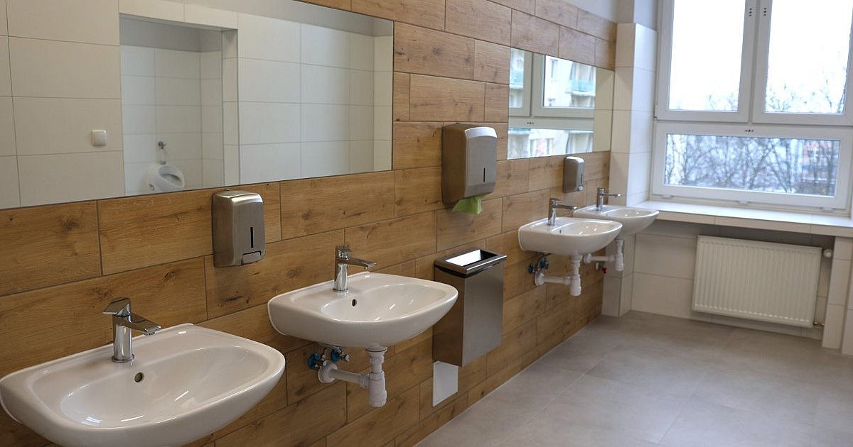 Remont w miejskiej szkole. Nowe łazienki - HEJ.MIELEC.PL