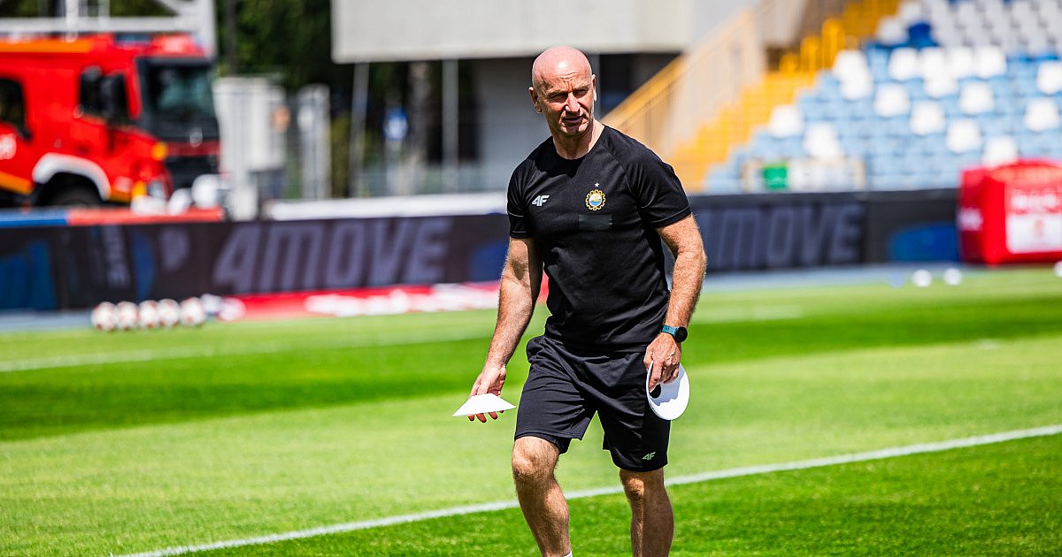 "Niewidzialna" praca sztabu. Paweł Karmelita w Kwartalniku FKS Stal Mielec - HEJ.MIELEC.PL