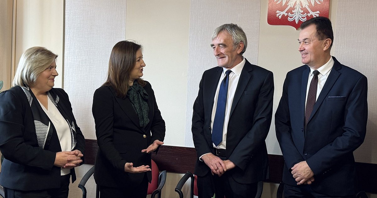 Przez 28 lat był dyrektorem zespołu ds. szkół - HEJ.MIELEC.PL