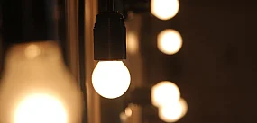 Rachunki za prąd spadną. Znika jedna z opłat