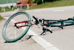 Policja poszukuje świadków wypadku i rowerzysty, który uciekł z miejsca-99705