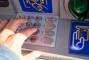 Z kont znikały pieniądze. Policja i bank badają ogólnopolski incydent-101513