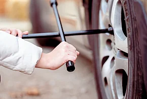 Z pozoru drobiazg, a może skończyć się tragedią. Urząd ostrzega kierowców-102024