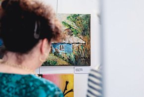 „Cisza kształtu, szept koloru” - wystawa w bibliotece od niedzieli-102530