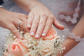 40 tys. zł za ślub i dziecko. PiS chce zachęcać do małżeństw i rodzicielstwa-102726