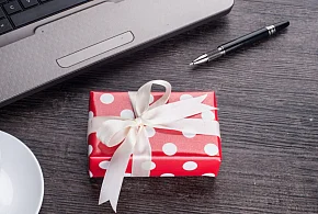 Świąteczna paczka może stać się problemem. Skarbówka patrzy z ukrycia-102821