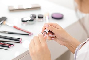 Nie używaj tych kosmetyków. GIS ostrzega przed produktami-102871