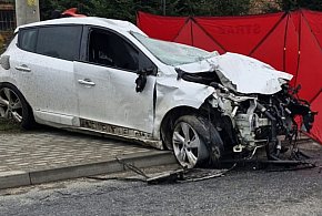 Tragedia o poranku w Tuszymie. Nie żyje 21-letni kierowca-102876