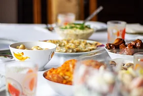 Polacy znów sięgną głębiej do kieszeni. Tyle wydają na świąteczne jedzenie-103451