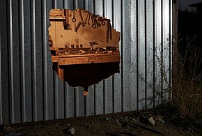 Wyciął blaszaną ścianę. Ukradł elektronarzędzia i...-103740