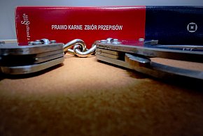 Wyłudzali kredyty z banków i firm leasingowych. Staną przed sądem-103821