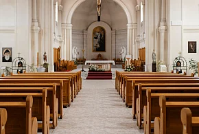 Miliony na Kościół w 2026 roku. Państwo co roku dokłada do duchownych-104026