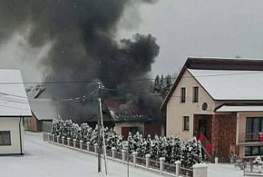 Duży pożar warsztatu w Jamach!-104245