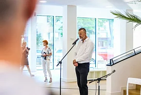 Fotografie Grzegorza Lizakowskiego w bibliotece. Wernisaż w niedzielę-104350