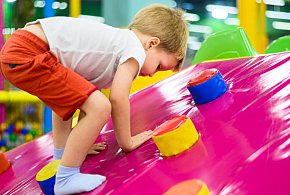 Zostawiasz dziecko w sali zabaw? Urząd wykrył poważne uchybienia-104697