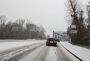 Poważne zagrożenie na drogach. Kierowcy często o tym zapominają-104713