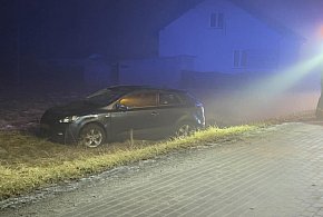 Dachowanie osobówki w Mościskach [FOTO]