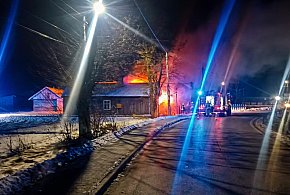 Pali się dom w Trzcianie, straż w akcji