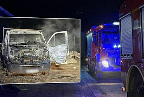 Nocny pożar samochodu dostawczego