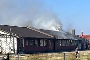 Pożar hali w Łysakowie. Strażacy na miejscu