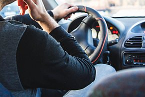 Ledwo zdobył prawo jazdy, a jechał prawie 150 km/h przez miasto