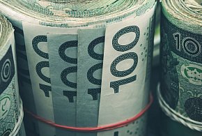 Służby wyjaśniają dwa potężne oszustwa! Setki tysięcy zł strat