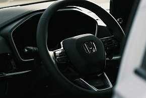 26-latek pędził przez Niepodległości. Stracił prawo jazdy