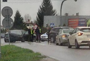 Zderzenie na skrzyżowaniu w Złotnikach. Utrudnienia