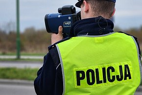 102 km/h przez miasto. Trzech kierowców bez prawa jazdy