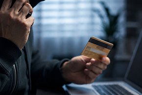 Sprzedawał auto w internecie. Oszuści wyłudzili od niego prawie 9 tysięcy zł