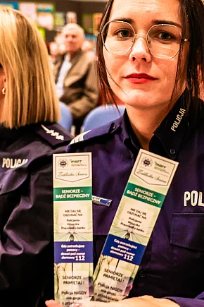 Seniorzy z Mielca uczą się, jak chronić się przed cyfrowymi zagrożeniami-13446