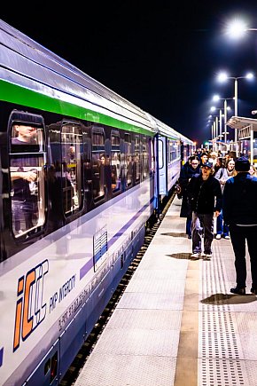 Pociągi Hetman i Kasztelan PKP Intercity na stacji Mielec-13511