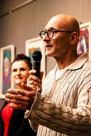 Wernisaż wystawy „Muzycy” Roberta Kukli-13605