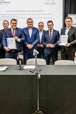 Uroczyste podpisanie umów dotyczących koncepcji dróg w powiecie i regionie-13685