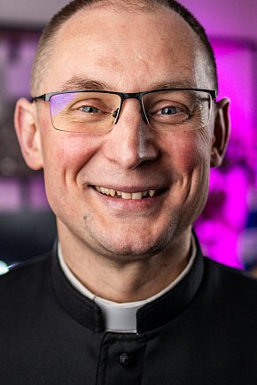 Ksiądz Rafał Mirosławski w hej.mielec.pl-13750