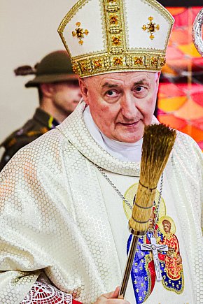 Patriotycznie w kościele MBNP-13778