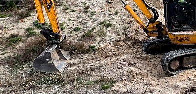 Podczas wykopów natknął się na niebezpieczny przedmiot-101466