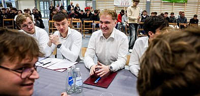 Młodzi debatowali o przyszłości w Mielcu. Jakie wnioski? [FOTO]-102756