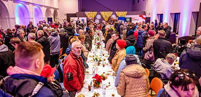 Miejska Wigilia dla Samotnych: tradycja pełna serdeczności [FOTO]-103719