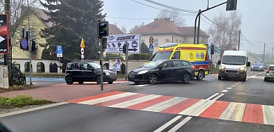 Uwaga! Korek w Chorzelowie po kolizji z ambulansem-103731