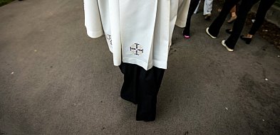 Kolędy ciąg dalszy. Księża z odwiedzinami-104410